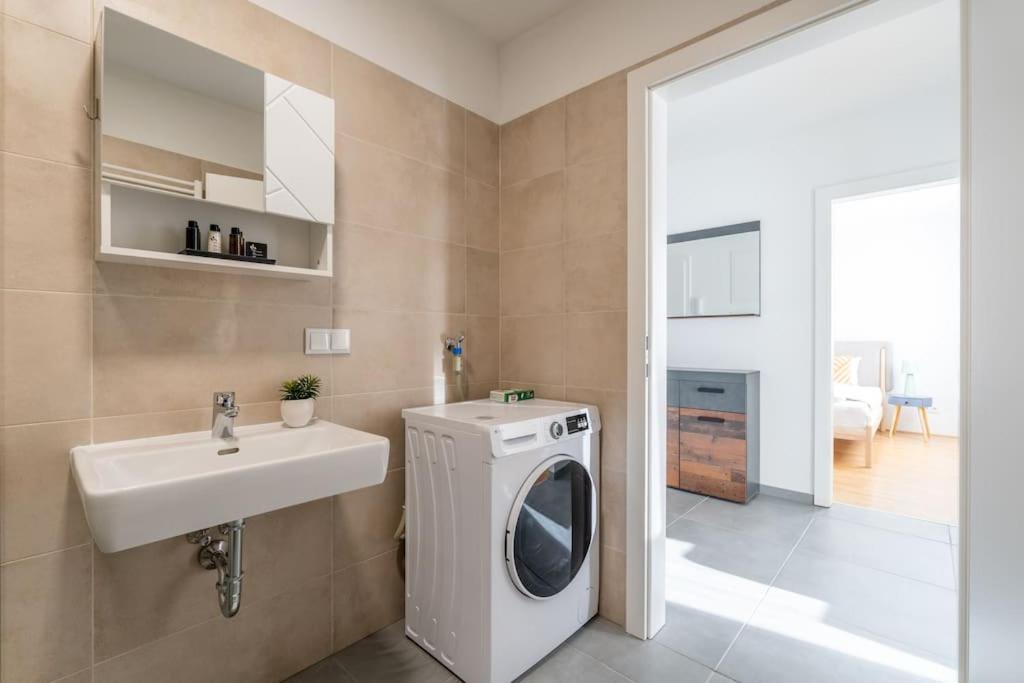 Apartament Hm • Sleek 1br With Balcony *