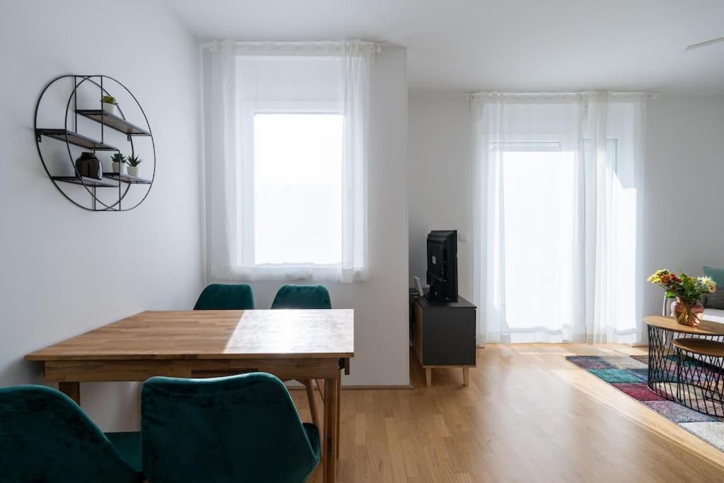 Apartament Hm • Sleek 1br With Balcony Wiedeń