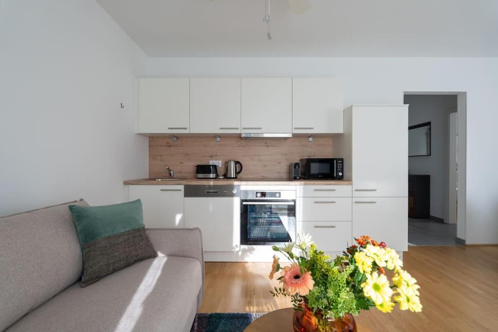 Apartament Hm • Sleek 1br With Balcony Wiedeń