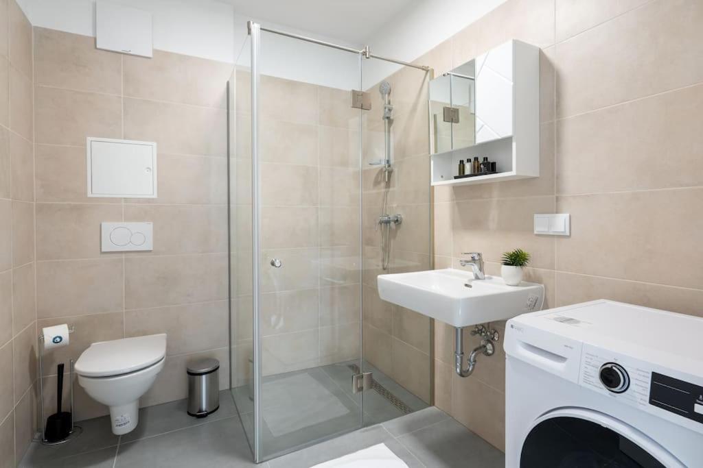 Hm • Sleek 1br With Balcony * Wiedeń
