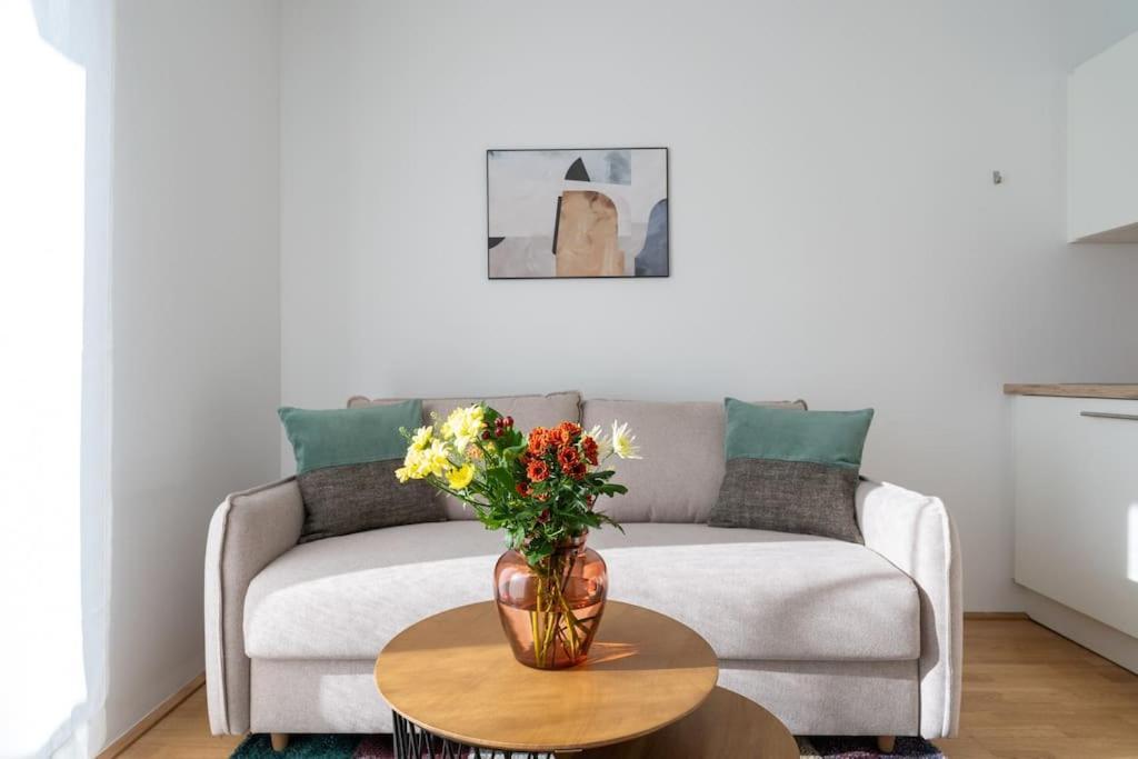 Apartament Hm • Sleek 1br With Balcony *